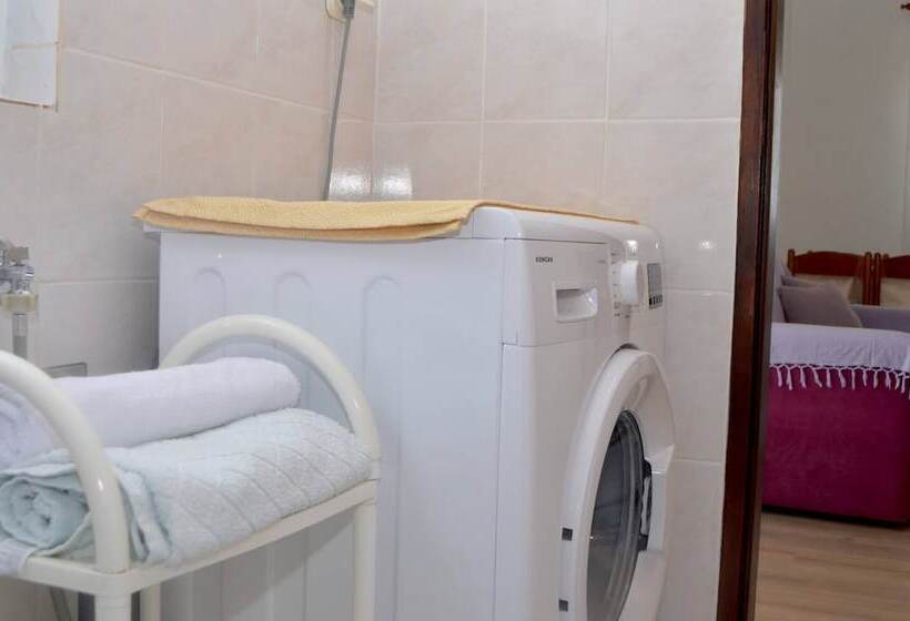 بنسيون Room In Apartment   Charming Apartment Venilia Blue, Sleeps 4