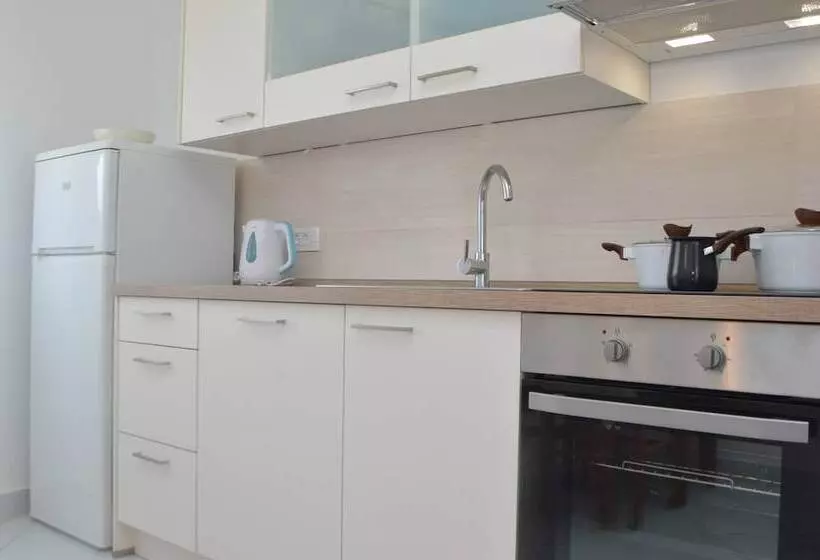 ペンション Room In Apartment   Charming Apartment Venilia Blue, Sleeps 4