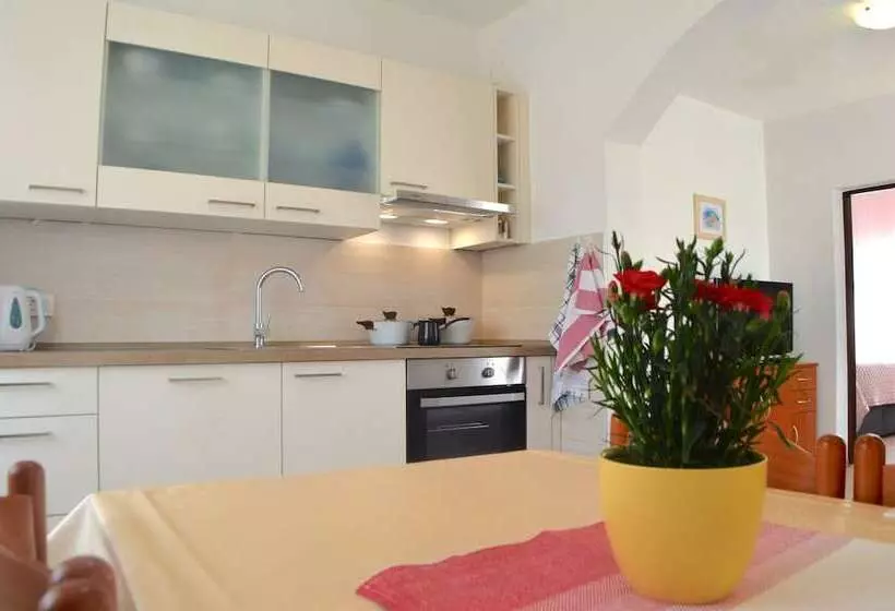 ペンション Room In Apartment   Charming Apartment Venilia Blue, Sleeps 4