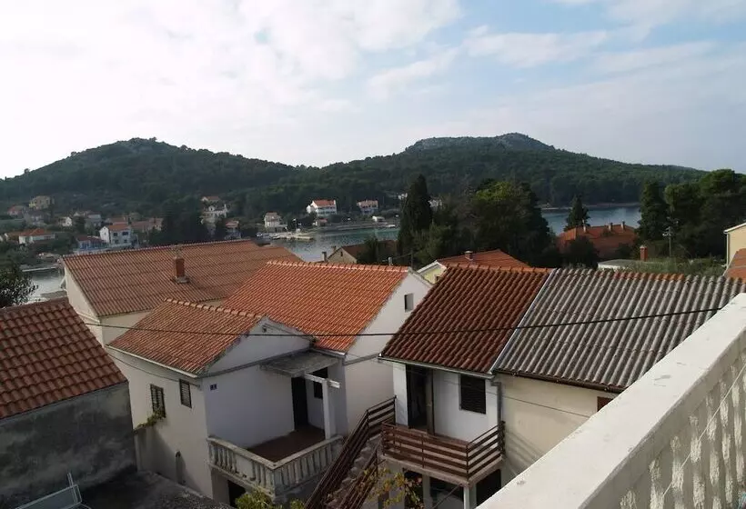 ペンション Room In Apartment   Charming Apartment Venilia Blue, Sleeps 4