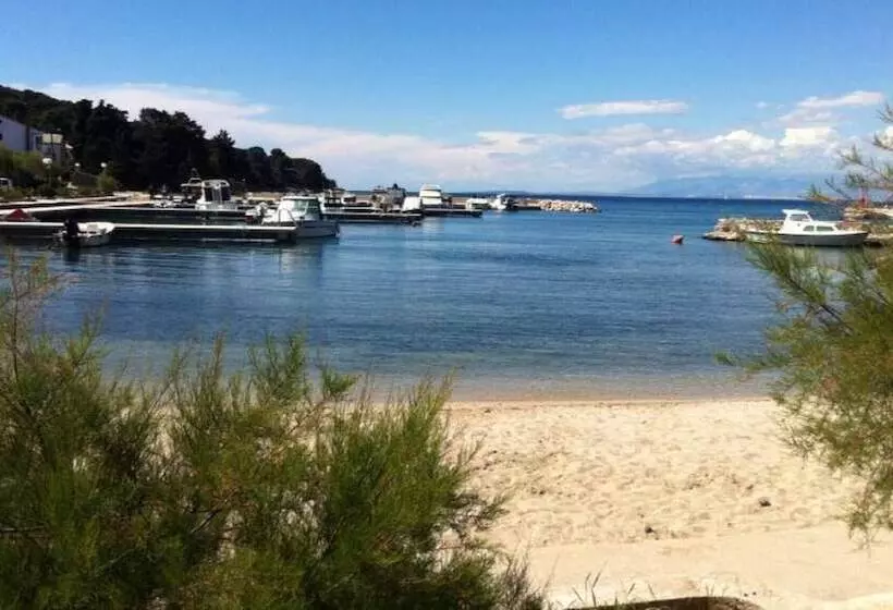 ペンション Room In Apartment   Charming Apartment Venilia Blue, Sleeps 4