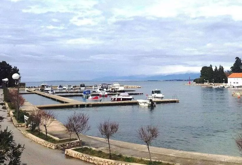 ペンション Room In Apartment   Charming Apartment Venilia Blue, Sleeps 4