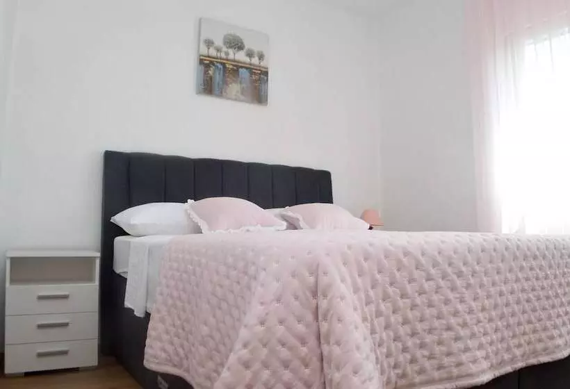 ペンション Room In Apartment   Charming Apartment Venilia Blue, Sleeps 4