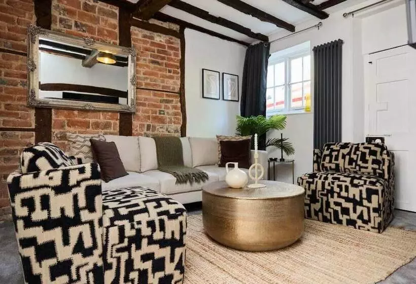 The Old Hatfield Haven   Spacious 6bdr House With Garden