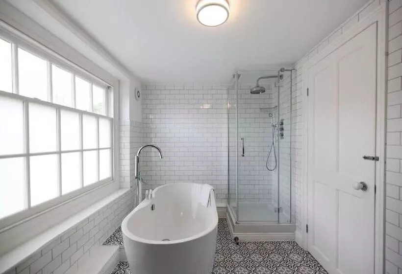 The Old Hatfield Haven   Spacious 6bdr House With Garden