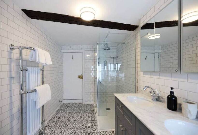 The Old Hatfield Haven   Spacious 6bdr House With Garden