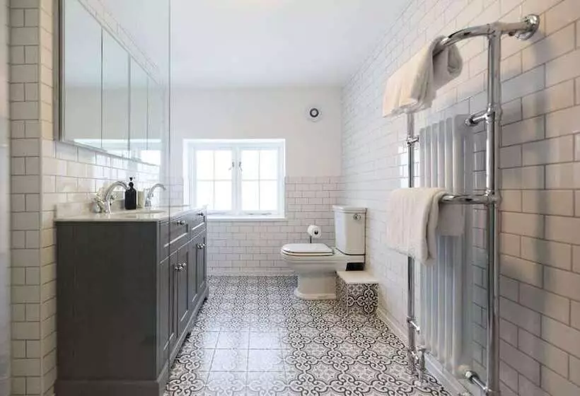 The Old Hatfield Haven   Spacious 6bdr House With Garden