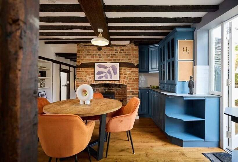 The Old Hatfield Haven   Spacious 6bdr House With Garden