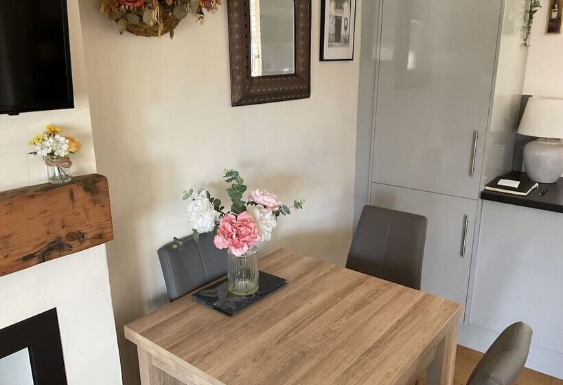 Captivating 2 Bed Cottage In Grewelthorpe