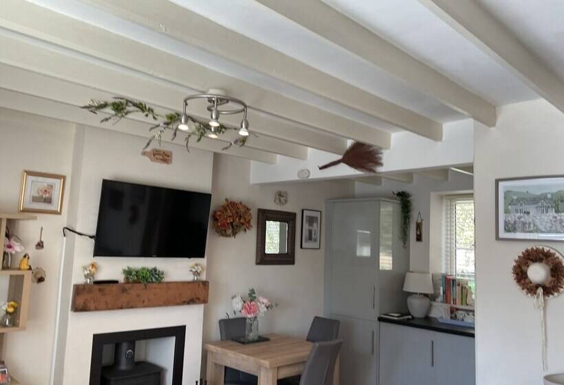 Captivating 2 Bed Cottage In Grewelthorpe