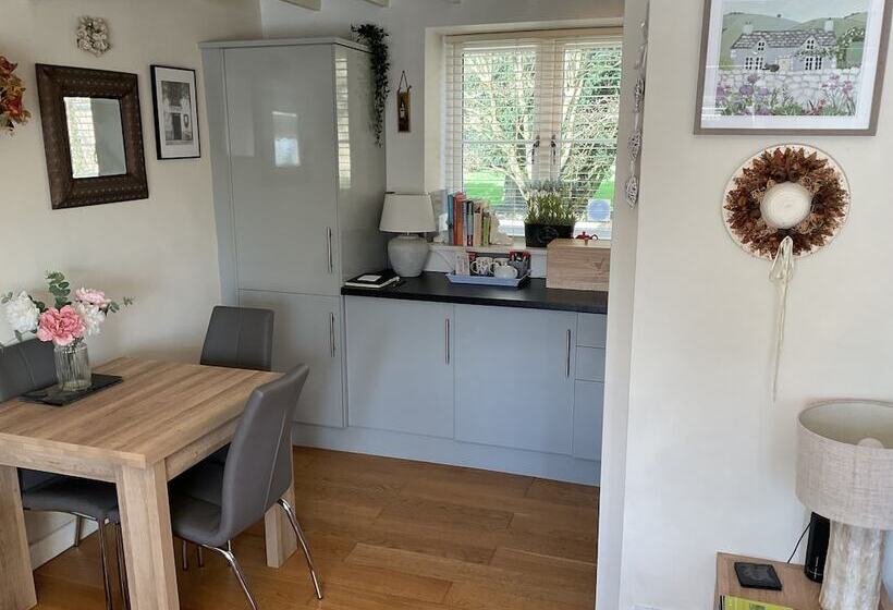 Captivating 2 Bed Cottage In Grewelthorpe