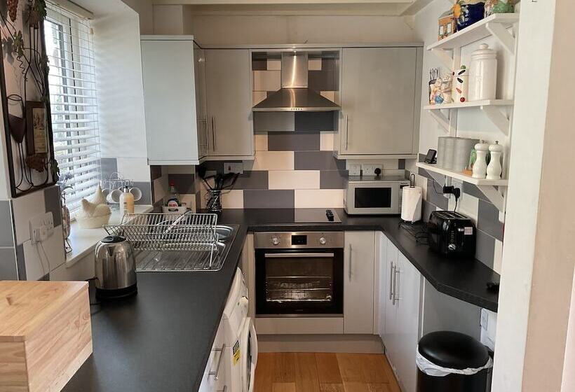 Captivating 2 Bed Cottage In Grewelthorpe