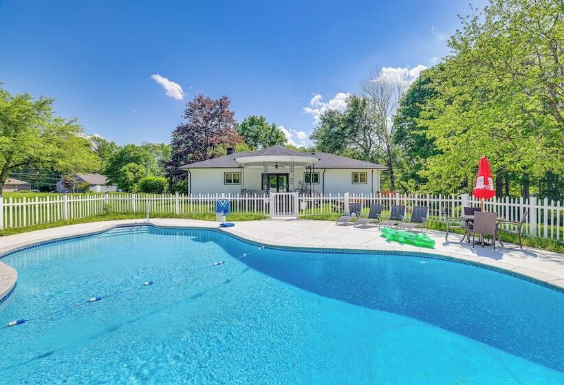 Outdoor Oasis: Cresco Family Home W/ Hot Tub