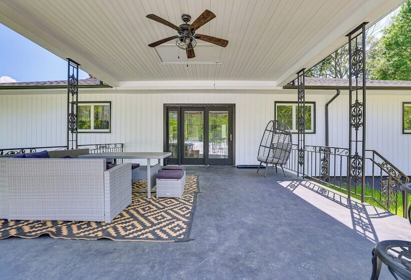 Outdoor Oasis: Cresco Family Home W/ Hot Tub