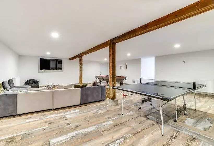 Outdoor Oasis: Cresco Family Home W/ Hot Tub