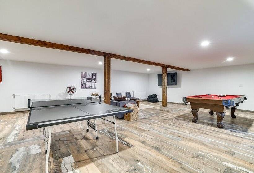 Outdoor Oasis: Cresco Family Home W/ Hot Tub