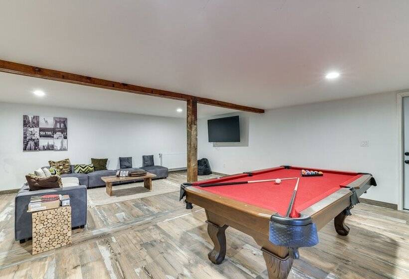 Outdoor Oasis: Cresco Family Home W/ Hot Tub