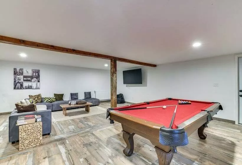 Outdoor Oasis: Cresco Family Home W/ Hot Tub