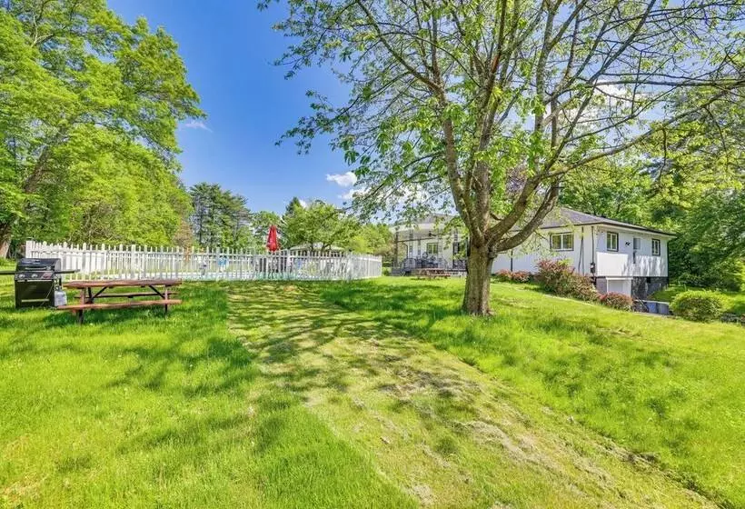 Outdoor Oasis: Cresco Family Home W/ Hot Tub