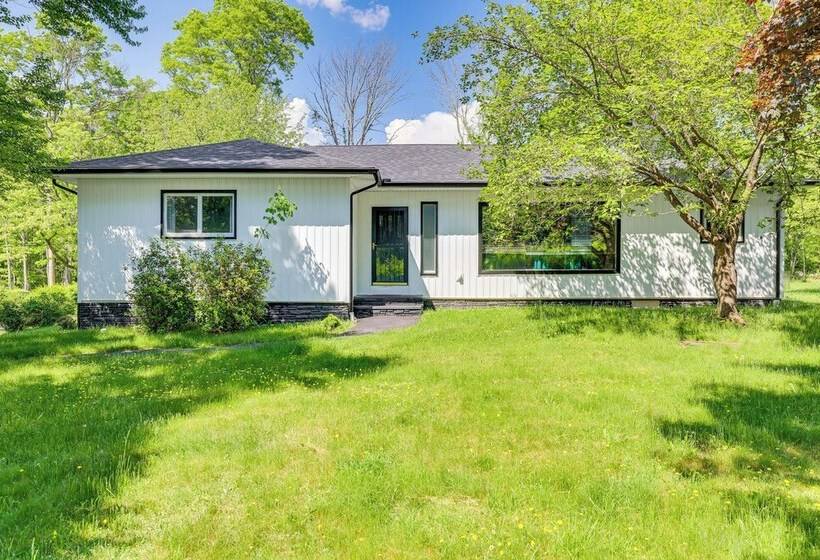 Outdoor Oasis: Cresco Family Home W/ Hot Tub