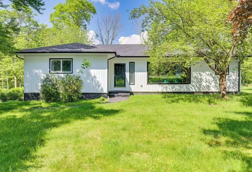 Outdoor Oasis: Cresco Family Home W/ Hot Tub