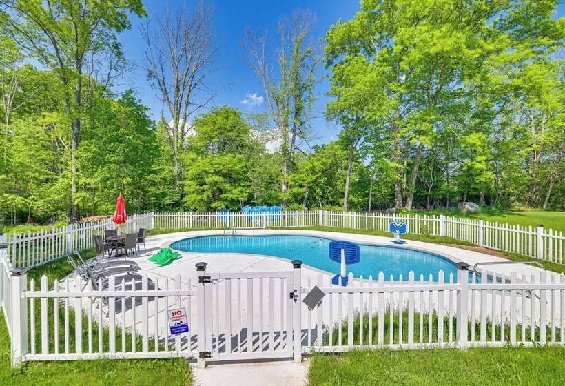 Outdoor Oasis: Cresco Family Home W/ Hot Tub