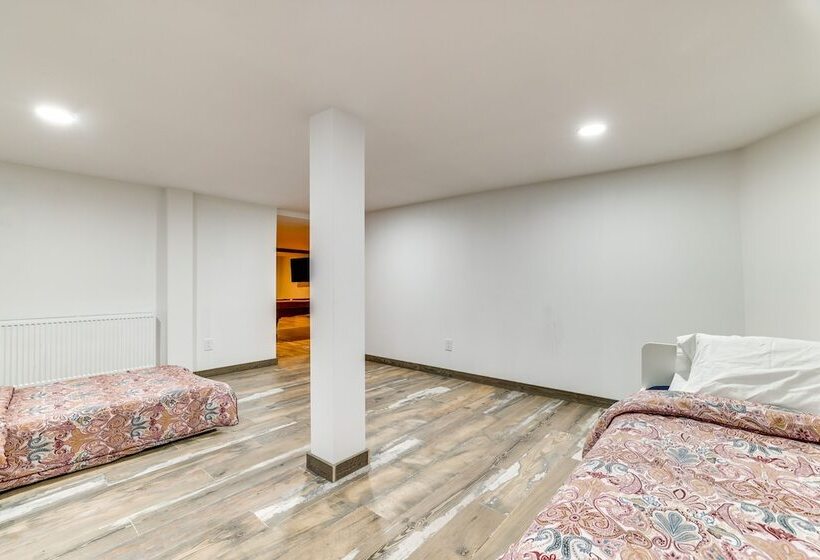 Outdoor Oasis: Cresco Family Home W/ Hot Tub