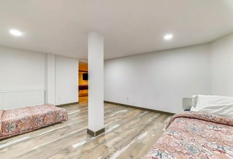 Outdoor Oasis: Cresco Family Home W/ Hot Tub