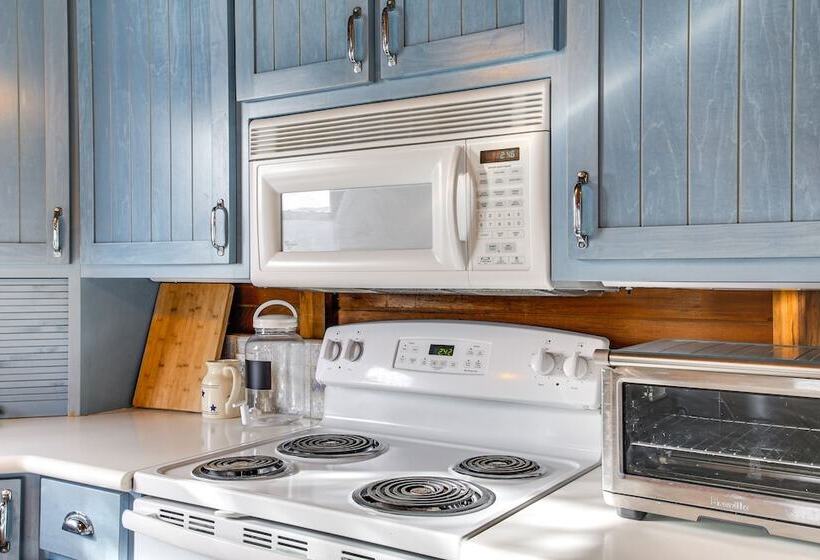 Coeur D Alene Lakefront Home: Private Dock & Beach