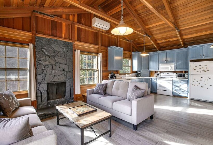 Coeur D Alene Lakefront Home: Private Dock & Beach