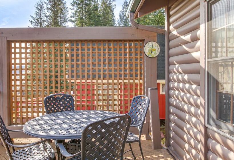 Coeur D Alene Lakefront Home: Private Dock & Beach