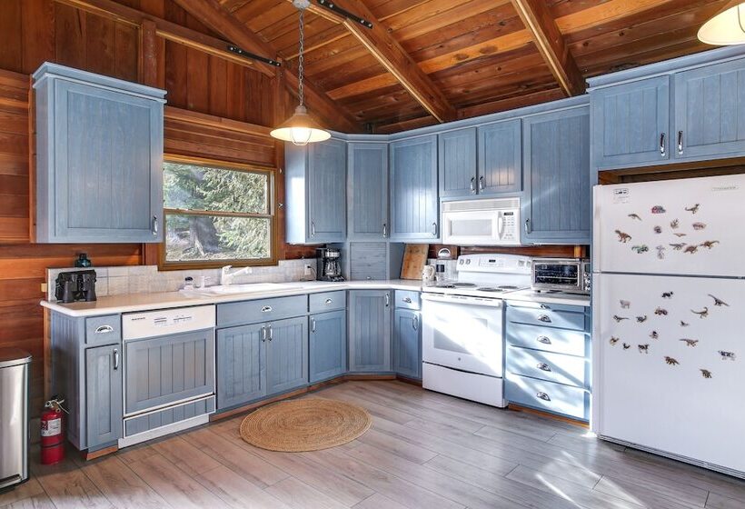 Coeur D Alene Lakefront Home: Private Dock & Beach