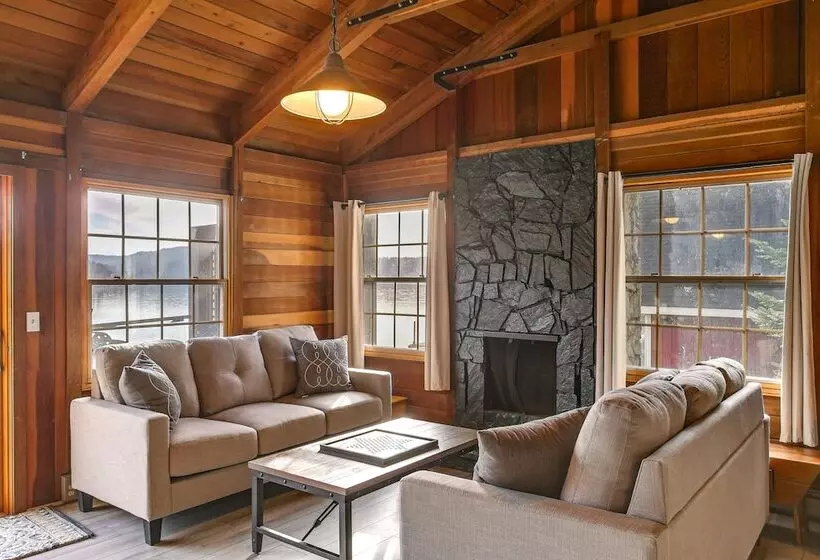 Coeur D Alene Lakefront Home: Private Dock & Beach