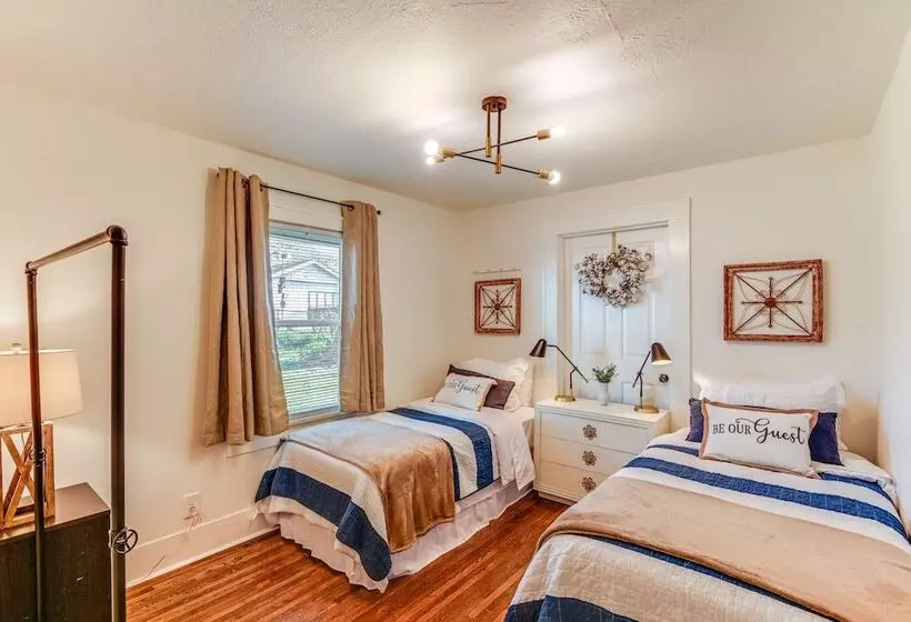 Columbia Cottage W/ Patio: 1 Mi To Downtown!