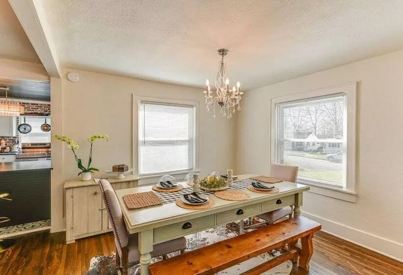 Columbia Cottage W/ Patio: 1 Mi To Downtown!