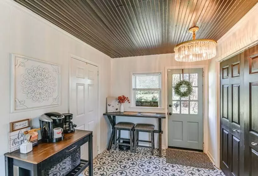 Columbia Cottage W/ Patio: 1 Mi To Downtown!