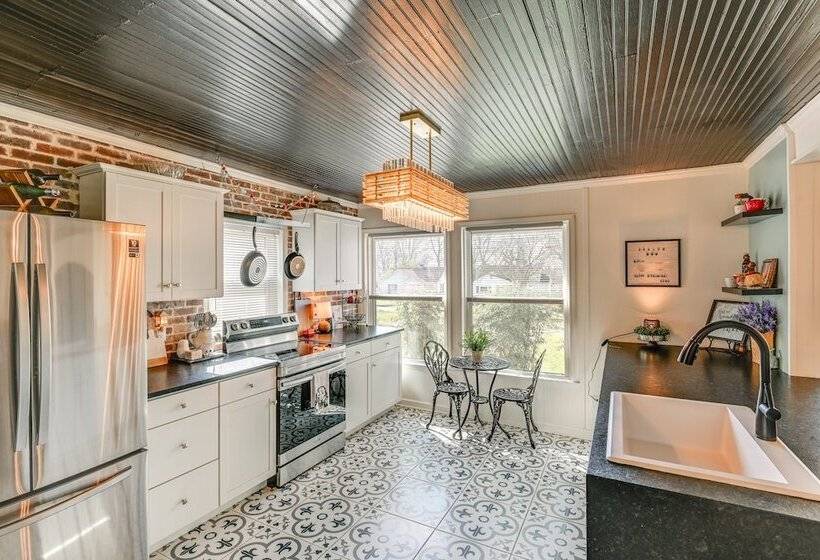 Columbia Cottage W/ Patio: 1 Mi To Downtown!