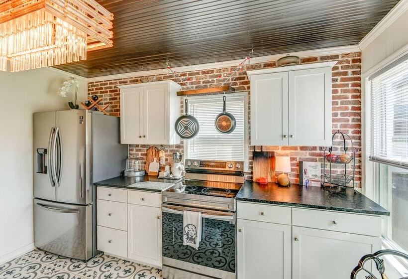 Columbia Cottage W/ Patio: 1 Mi To Downtown!