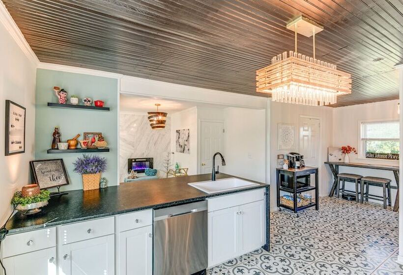 Columbia Cottage W/ Patio: 1 Mi To Downtown!