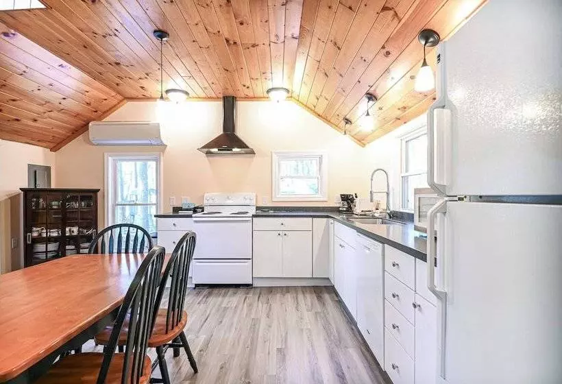 Cottage By The Pond The Perfect Cozy Escape!