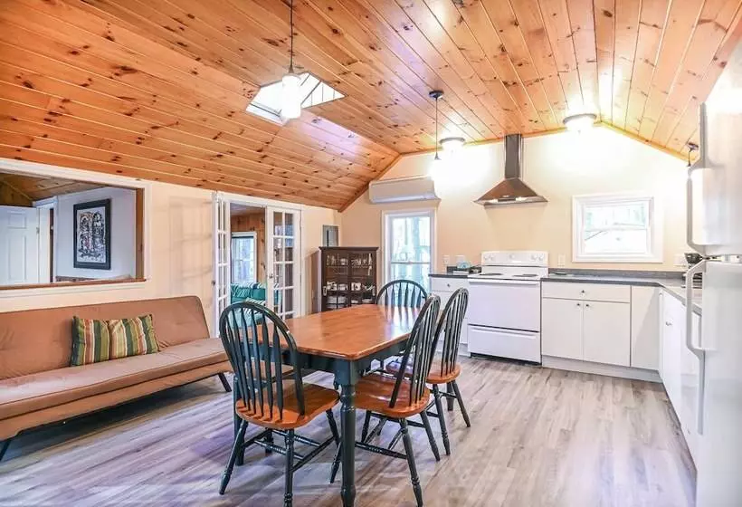 Cottage By The Pond The Perfect Cozy Escape!