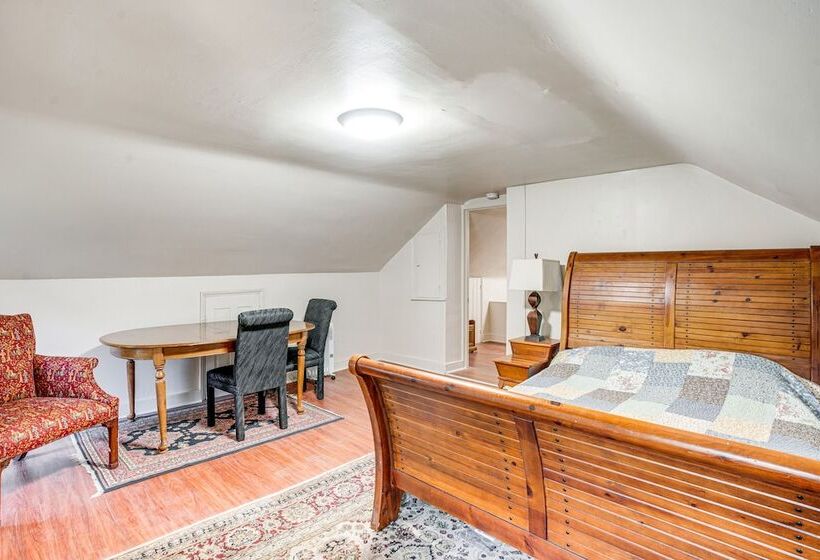 Eagleville Home W/ Porch, Near Valley Forge Casino