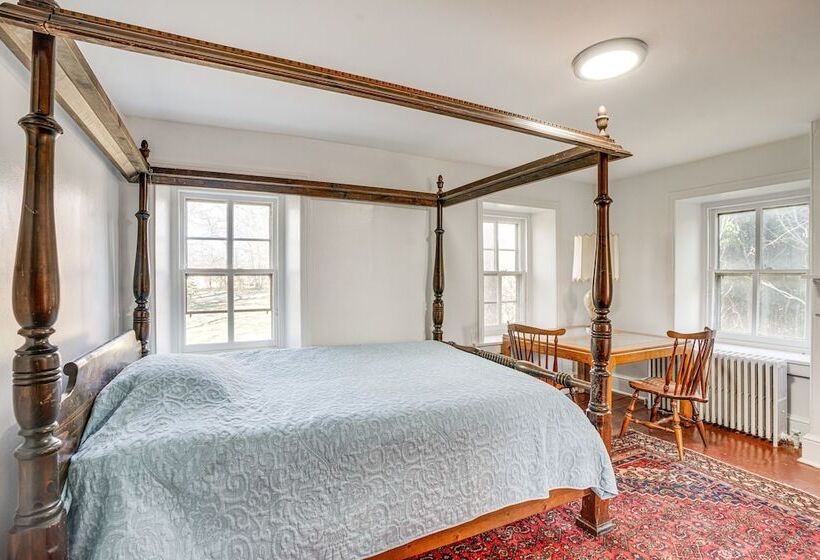 Eagleville Home W/ Porch, Near Valley Forge Casino