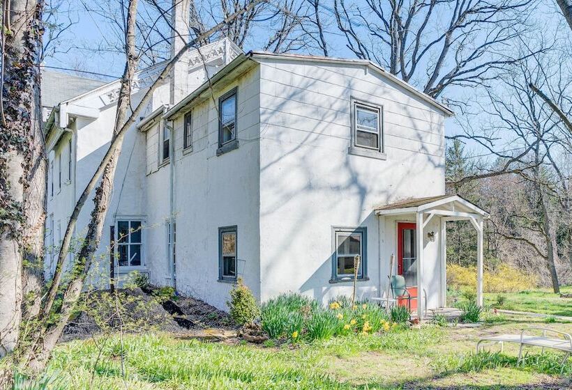 Eagleville Home W/ Porch, Near Valley Forge Casino