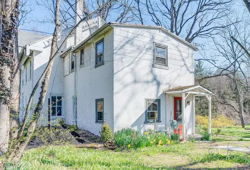 Eagleville Home W/ Porch, Near Valley Forge Casino