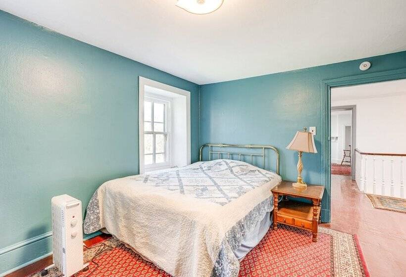 Eagleville Home W/ Porch, Near Valley Forge Casino