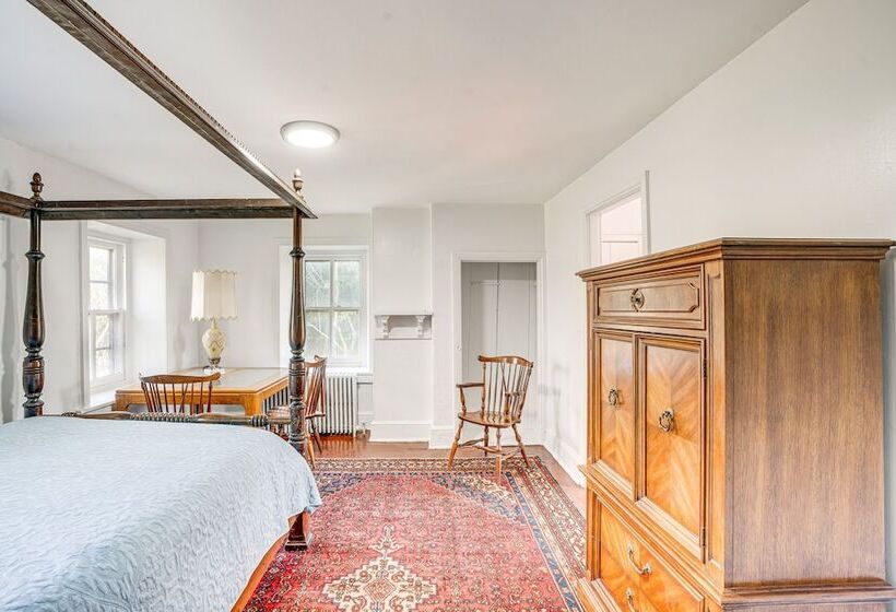 Eagleville Home W/ Porch, Near Valley Forge Casino