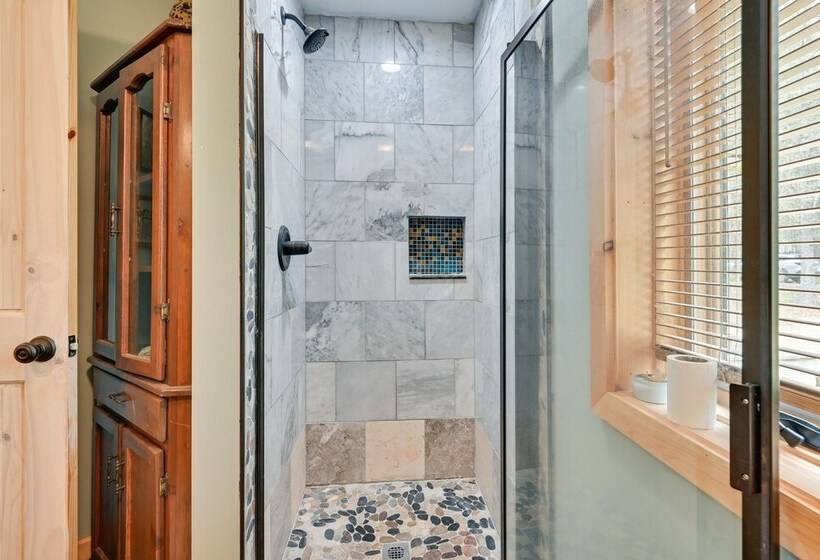 Enchanting Shelby Cottage On 12 Acres W/ Hot Tub!