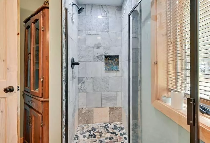 Enchanting Shelby Cottage On 12 Acres W/ Hot Tub!