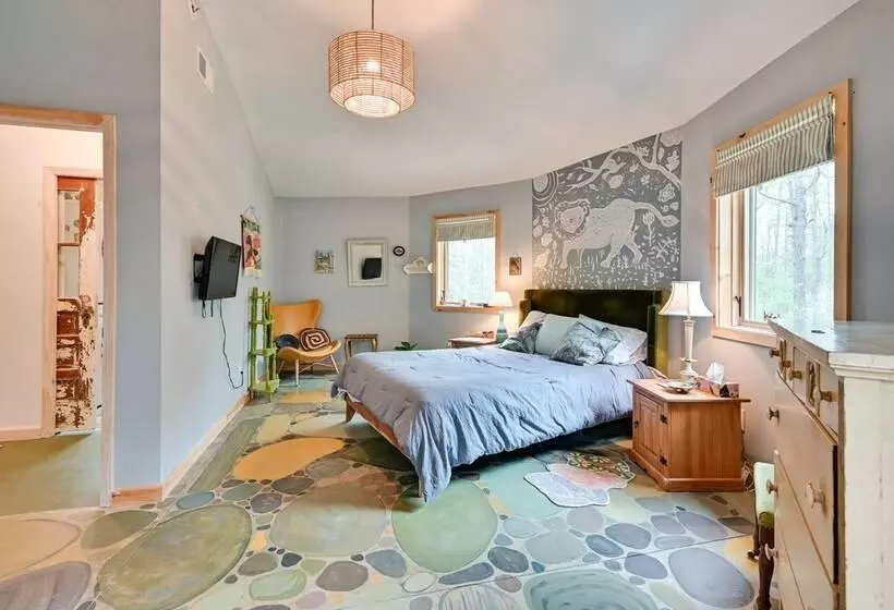 Enchanting Shelby Cottage On 12 Acres W/ Hot Tub!